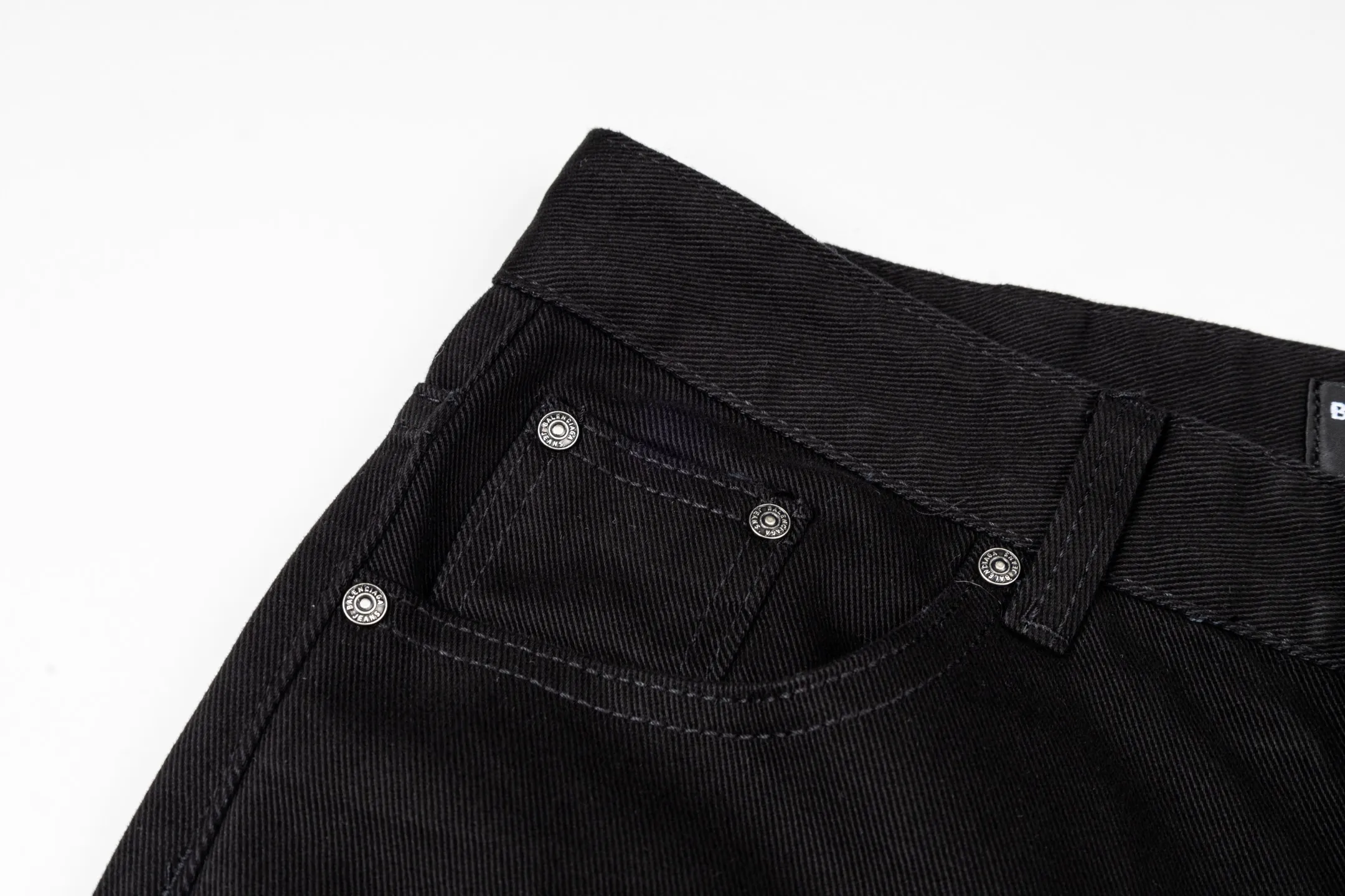 Balenciaga Classic Balenciaga ， ， ， 。 ， ， 。 ， ， 。 ， Versatile， 。 ：1907# ：Black Size：28 30 32 34 36